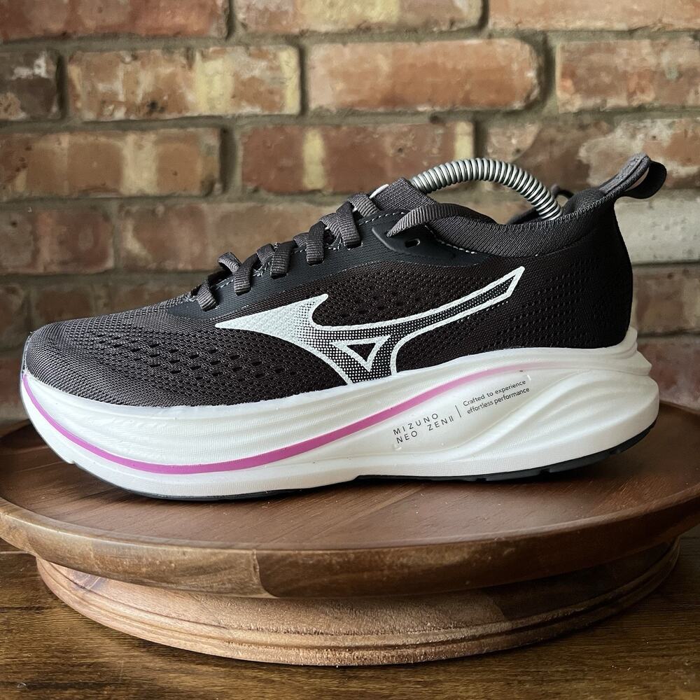 Mizuno Neo Zen Womens Size 7 Black Max Cushion Running Shoes Sneakers